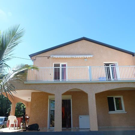 Chez Chouchou Bed & Breakfast Riviere Saint-Louis Exterior photo